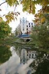 Плотина в парке усадьбы Орловых-Денисовых. Вид на плотину.JPG