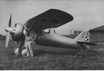 Płk Jerzy Kossowski przed samolotem PZL P-11 NAC 1-W-1833-1.jpg