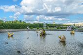 Uncertainty Fountain at Upper Garden of Peterhof.jpg