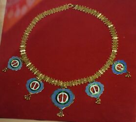 Hindu necklace with kavach depicting Krishna's footprints, worn by pilgrim to Shrinathji temple, Narthdwara, Jaipur or Nathdware, India, 19th century, gold enamel - Bata Shoe Museum - DSC00163.JPG