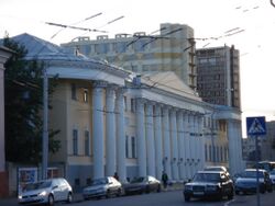 Краеведческий музей - вид с улицы Лермонтова.JPG