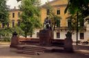 Юнкерское училище. Штауберт и памятник Лермонтову.jpg