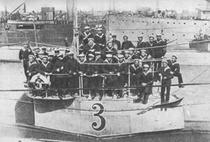 Tur submarine crew.jpg