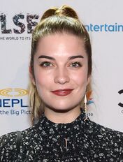 Annie Murphy (cropped).jpg