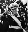 Juan Peron con banda de presidente.jpg
