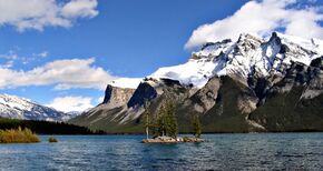 Lake Minnewanka 11092005.jpg