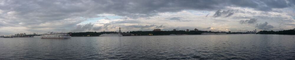 Панорама Химкинского водохранилища со стороны парка "Северное Тушино"