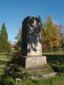 Kärdla, II maailmasõjas hukkunute ja terroriohvrite ühishaud.JPG