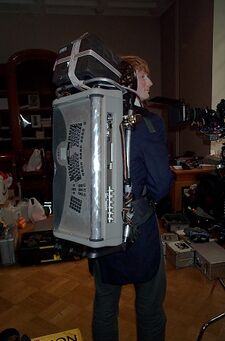 Festplattenrecorder mit Akkupack zur Stromversorgung bei den Dreharbeiten zu "Russian Ark".jpg