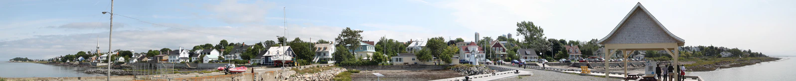 Панорамный вид на Камураску с реки Святого Лаврентия