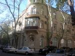 Building on 6 Tarlan Aliyarbayov Street.jpg
