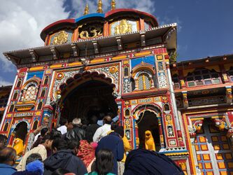 Darshan at badrinath temple.jpg