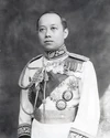 King Vajiravudh (Rama VI) of Siam uncropped.jpg