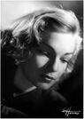 Simone Signoret (Harcourt).jpg