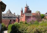 Collonges-la-Rouge Castel et église.JPG