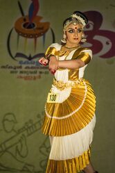 Mohiniyaattam 2.jpg