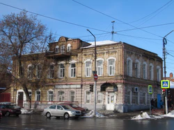 Дом ул Горького 91 угол ул Б Горная.jpg