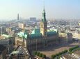 Hamburger Rathaus von St-Petri.jpg