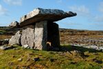 Poulnabrone Portal Tomb 640x480.jpg