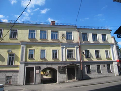 Здание на ул Некрасова 17 в Саратове.jpg