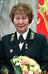 Руководитель (лесничий) лесничества в парадной форме с петличными и нарукавными знаками различия. На фото: Герой Труда Российской Федерации лесничий (руководитель) государственного казённого учреждения Республики Саха (Якутия) «Хангаласское лесничество» Варвара Устинова