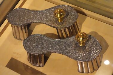 Indian paduka, Jaipur, 18th century AD - Bata Shoe Museum - DSC00046.JPG