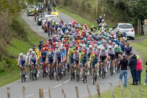 Peloton of Itzulia Basque country tour in stage 2 after Hasparren.jpg