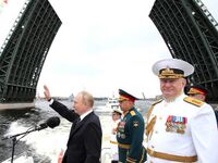 Россия президенти Владимир Путин ВМФ кӱнинде парадта, Санкт-Петербург, 2022