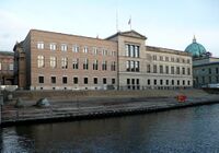 Berlin Neues Museum GS P1010792c.jpg