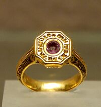 Signet-ring Black Prince Louvre OA9597.jpg