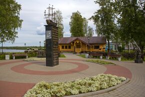 Набережная в Лодейном Поле.jpg