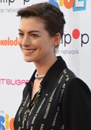 Anne Hathaway 2014 (cropped).jpg