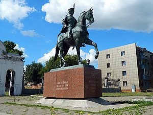 Памятник Н. А. Дуровой