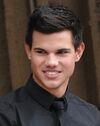 Taylor Lautner Hôtel de Crillon 2009.jpg