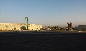 Въезд в город Алмалык - вид с правой стороны