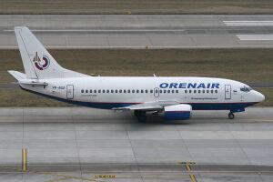 Boeing 737-505, Orenair JP6485480.jpg