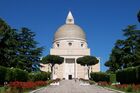 Roma EUR Basilica santi Pietro e Paolo.jpg