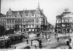 В доме по улице Alexanderstraße 45 (крайний справа) на Александерплац находилось фотоателье Мейера