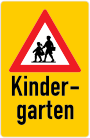 Hinweiszeichen- Kindergarten.svg