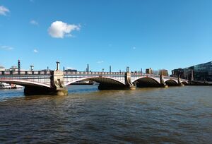 Lambeth Bridge London.jpg