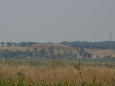 Аккембецкий курган, известный также как Попова Могила - памятник археологии с захоронениями трипольской культуры усатовского типа, бронзового века.