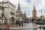 Moscow, Kazansky Rail Terminal and Leningradskaya Hotel (27475772844).jpg