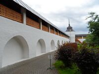 Внутренний вид стен Толгского монастыря.jpg