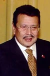 President Joseph Erap Ejercito Estrada poses with Senate President Andres Zaldiver of Chile.jpg