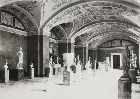 Seated Zeus, Hermitage, Saint Petersburg.jpg