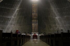 StMary'sCathedral-Tokyo-01.jpg