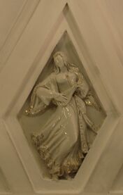 Teatralnaya porcelain sculpture 4.jpg