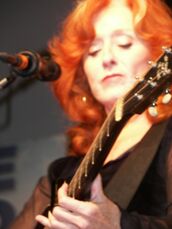 Bonnie Raitt (2051611235).jpg