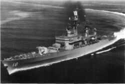 USS Worden (DLG-18) underway at high speed, in the 1960s.jpg