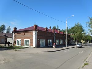 Белозерск, здание на Торговой площади, вид 2.jpg